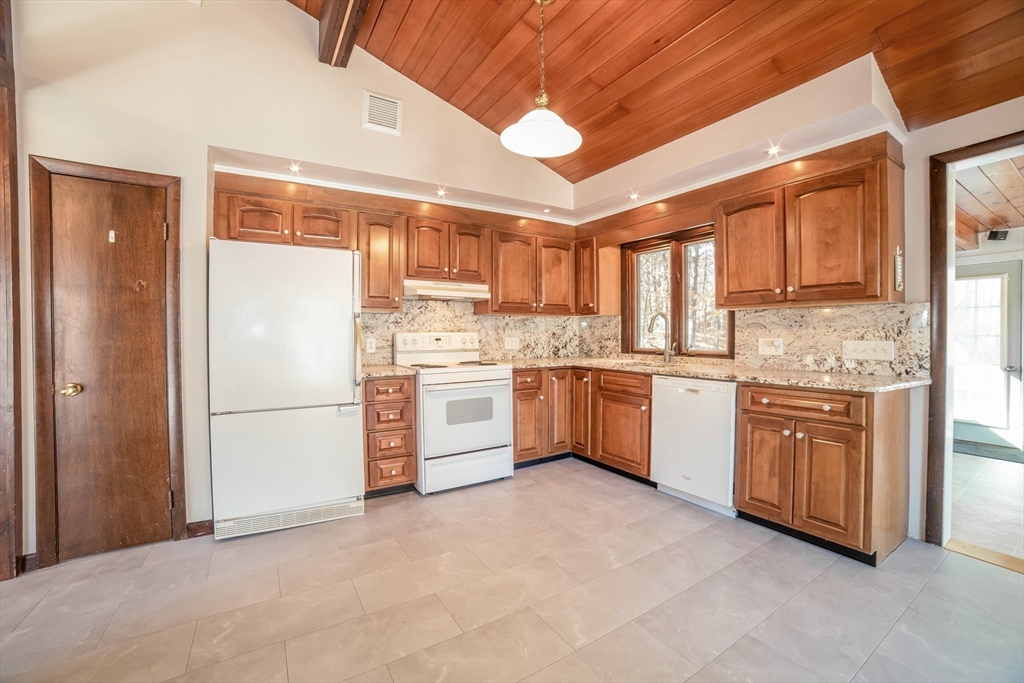 Holden, Massachusetts, 01520, United States, 3 Bedrooms Bedrooms, ,3 BathroomsBathrooms,Residential,For Sale,1991107