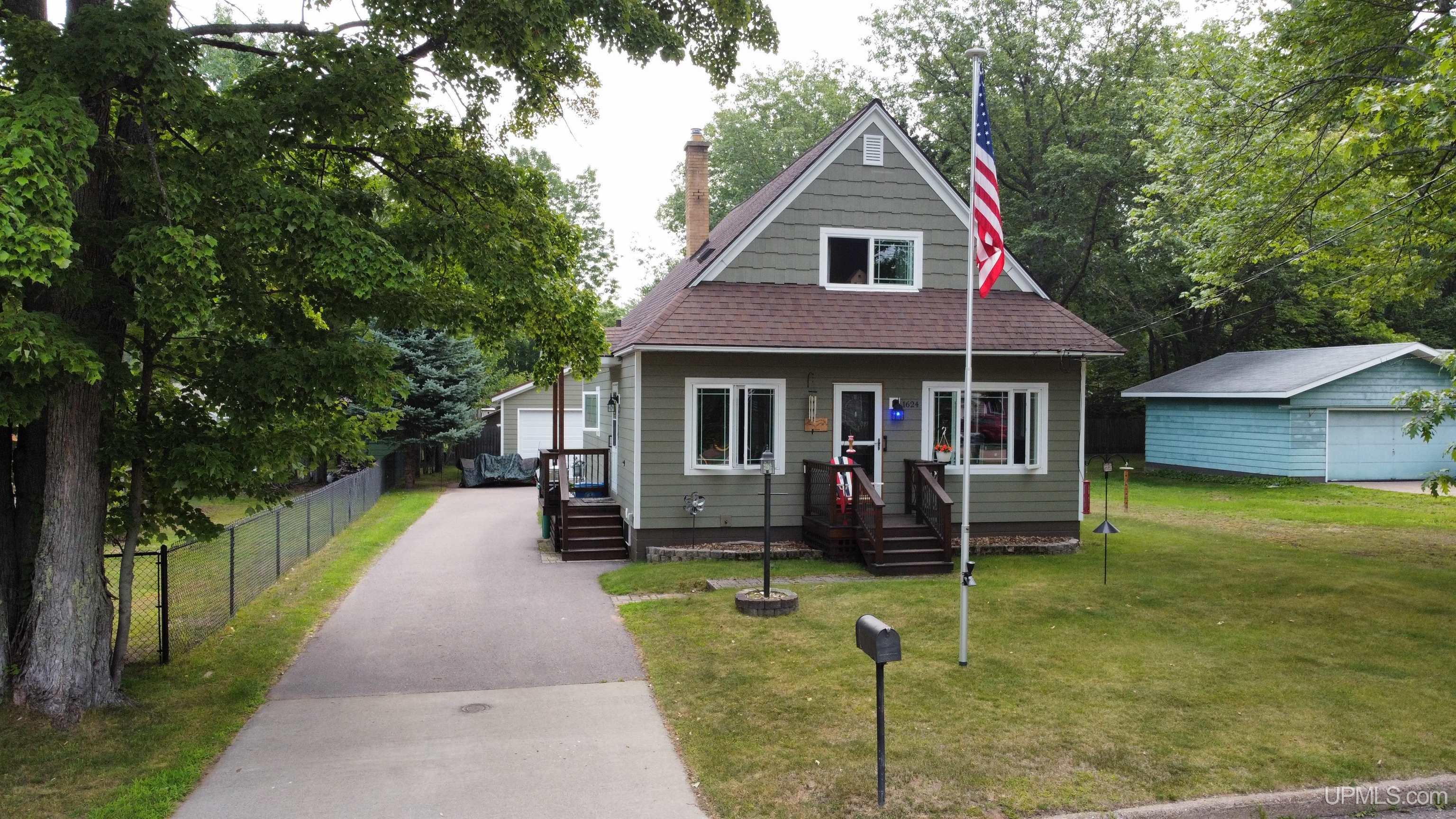 Woodland Ave, Marquette, MI 49855