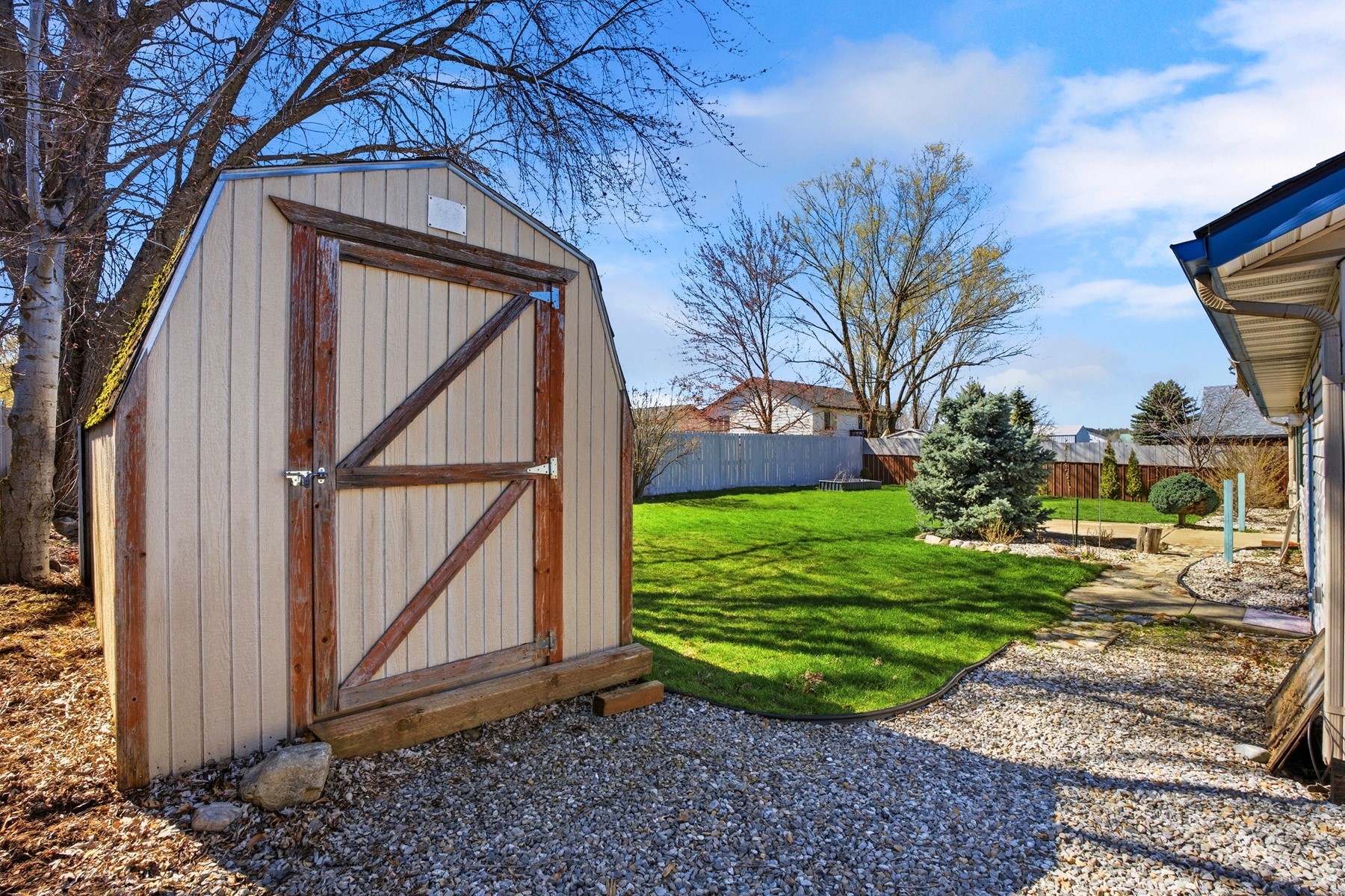  Single-Level Living with Key Updates - 物件實景