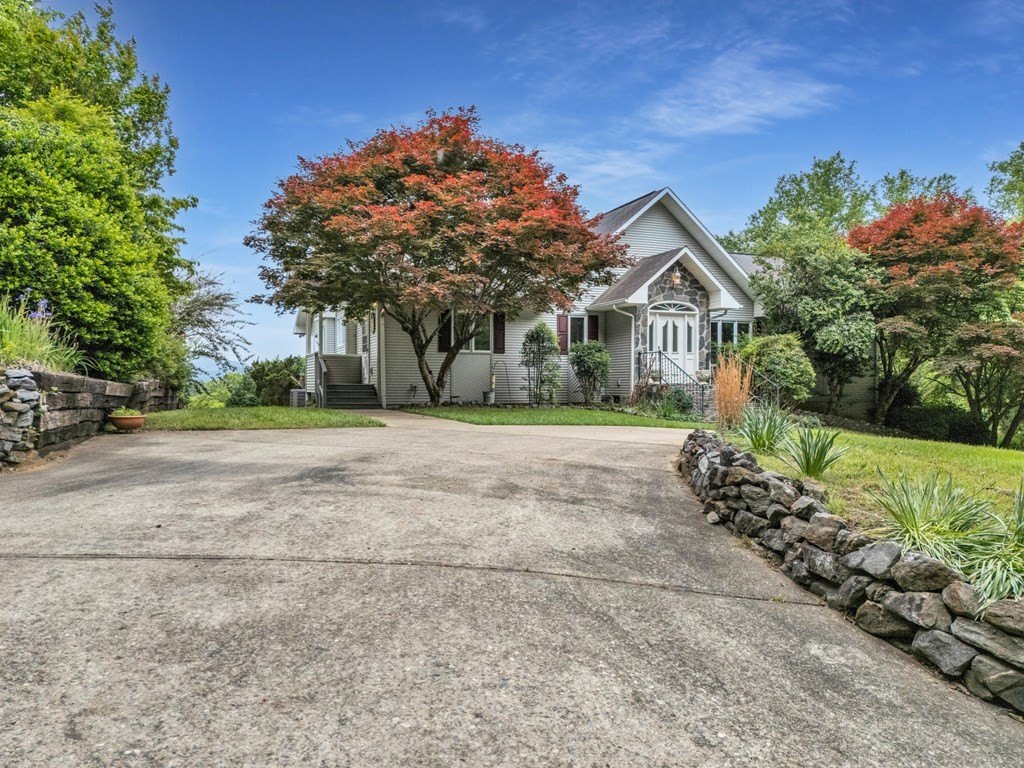 Hayesville, North Carolina, 28904, United States, 3 Bedrooms Bedrooms, ,4 BathroomsBathrooms,Residential,For Sale,1934980
