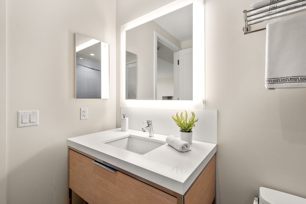 Boston, Massachusetts, 02215, United States, 2 Bedrooms Bedrooms, ,2 BathroomsBathrooms,Residential,For Sale,1941933