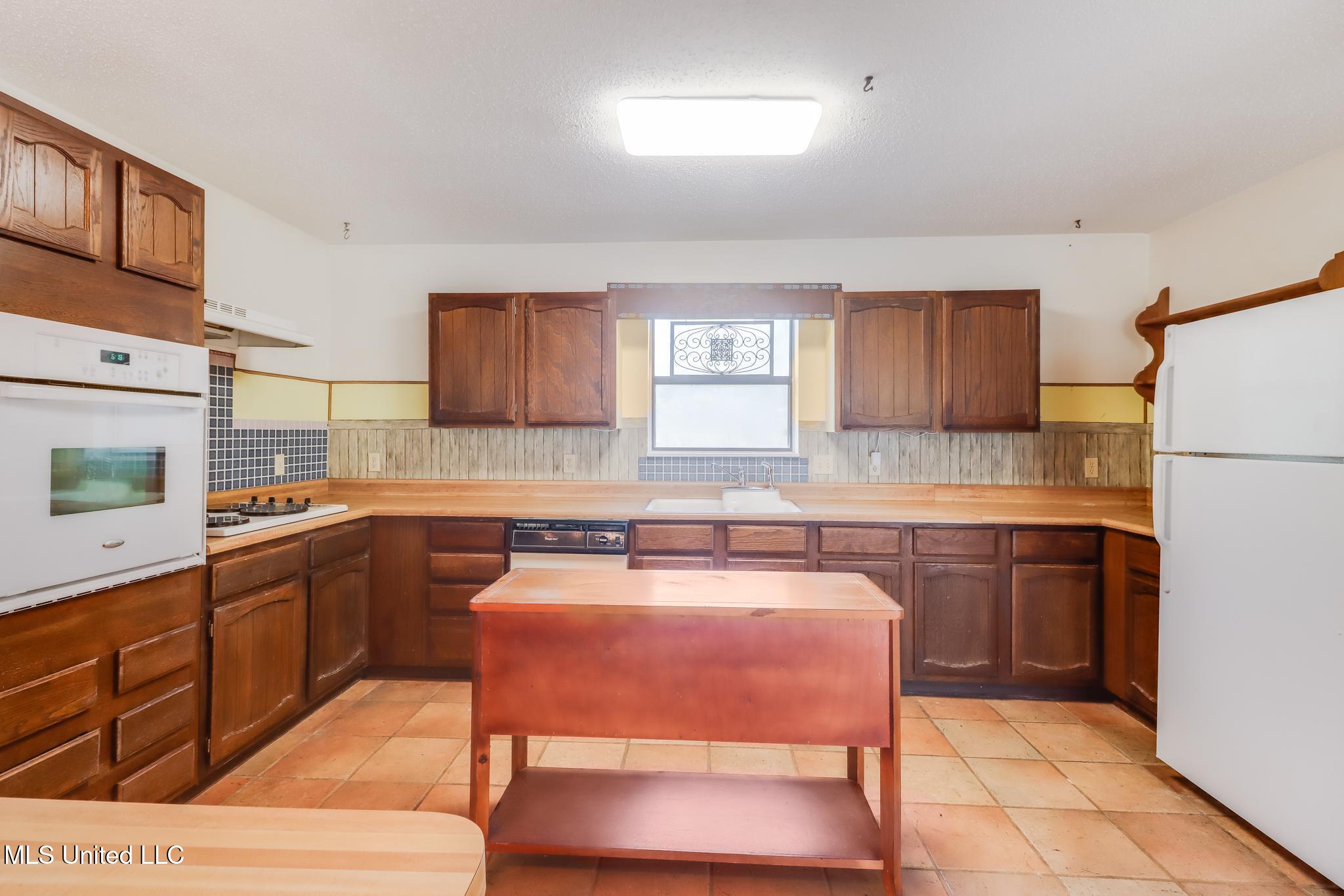 Pass Christian, Mississippi, 39571, United States, 3 Bedrooms Bedrooms, ,2 BathroomsBathrooms,Residential,For Sale,1874692