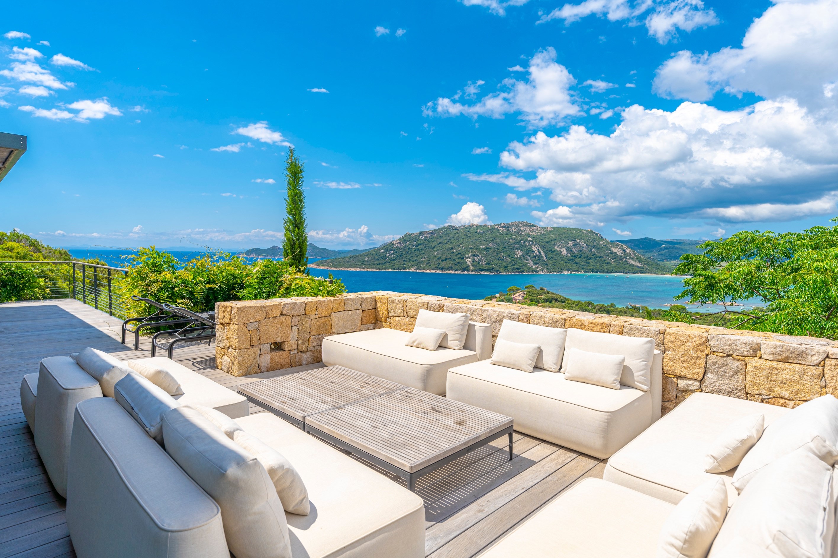  ARCHITECT-DESIGNED VILLA - PRIVATE WXATERFRONT ESTATE OF CALA D