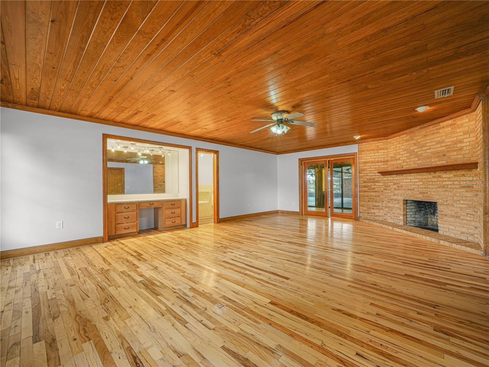 FROSTPROOF, Florida, 33843, United States, 6 Bedrooms Bedrooms, ,3 BathroomsBathrooms,Residential,For Sale,2006124