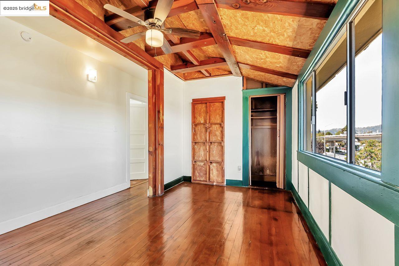 Oakland, California, 94608, United States, 6 Bedrooms Bedrooms, ,3 BathroomsBathrooms,Residential,For Sale,1939780