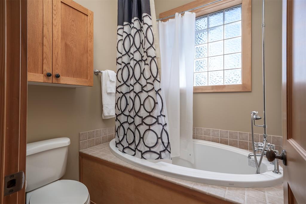 Polson, Montana, 59860, United States, 4 Bedrooms Bedrooms, ,4 BathroomsBathrooms,Residential,For Sale,1930633