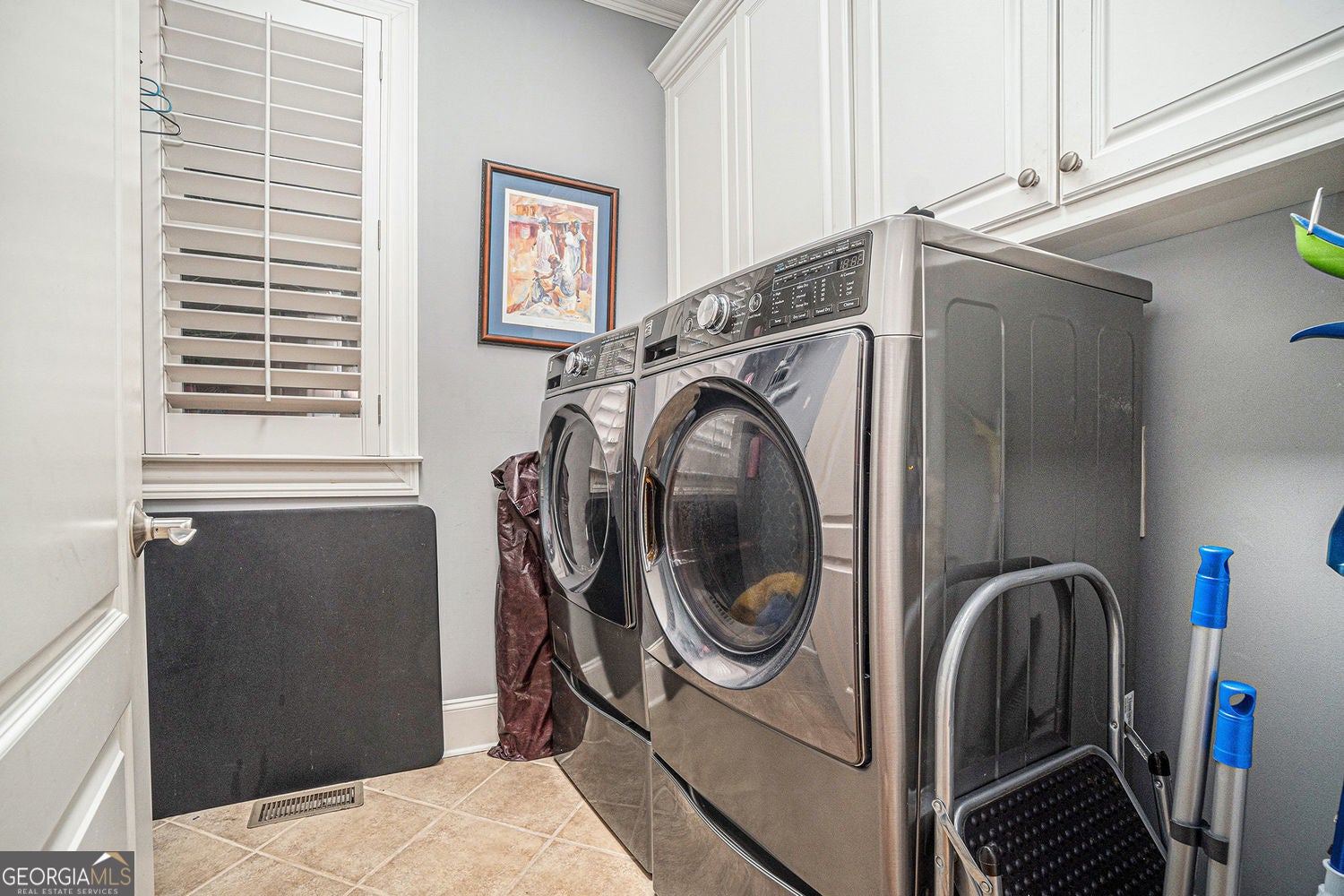 Atlanta, Georgia, 30331, United States, 6 Bedrooms Bedrooms, ,7 BathroomsBathrooms,Residential,For Sale,1926929