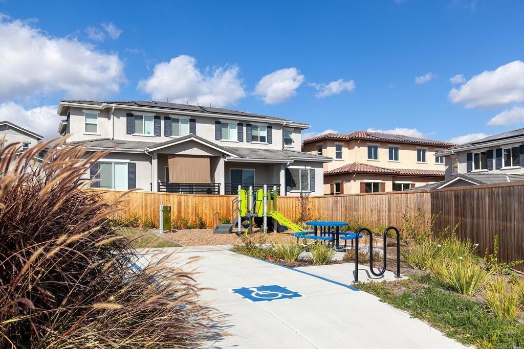 Lemon Grove, California, 91945, United States, 4 Bedrooms Bedrooms, ,4 BathroomsBathrooms,Residential,For Sale,1892804