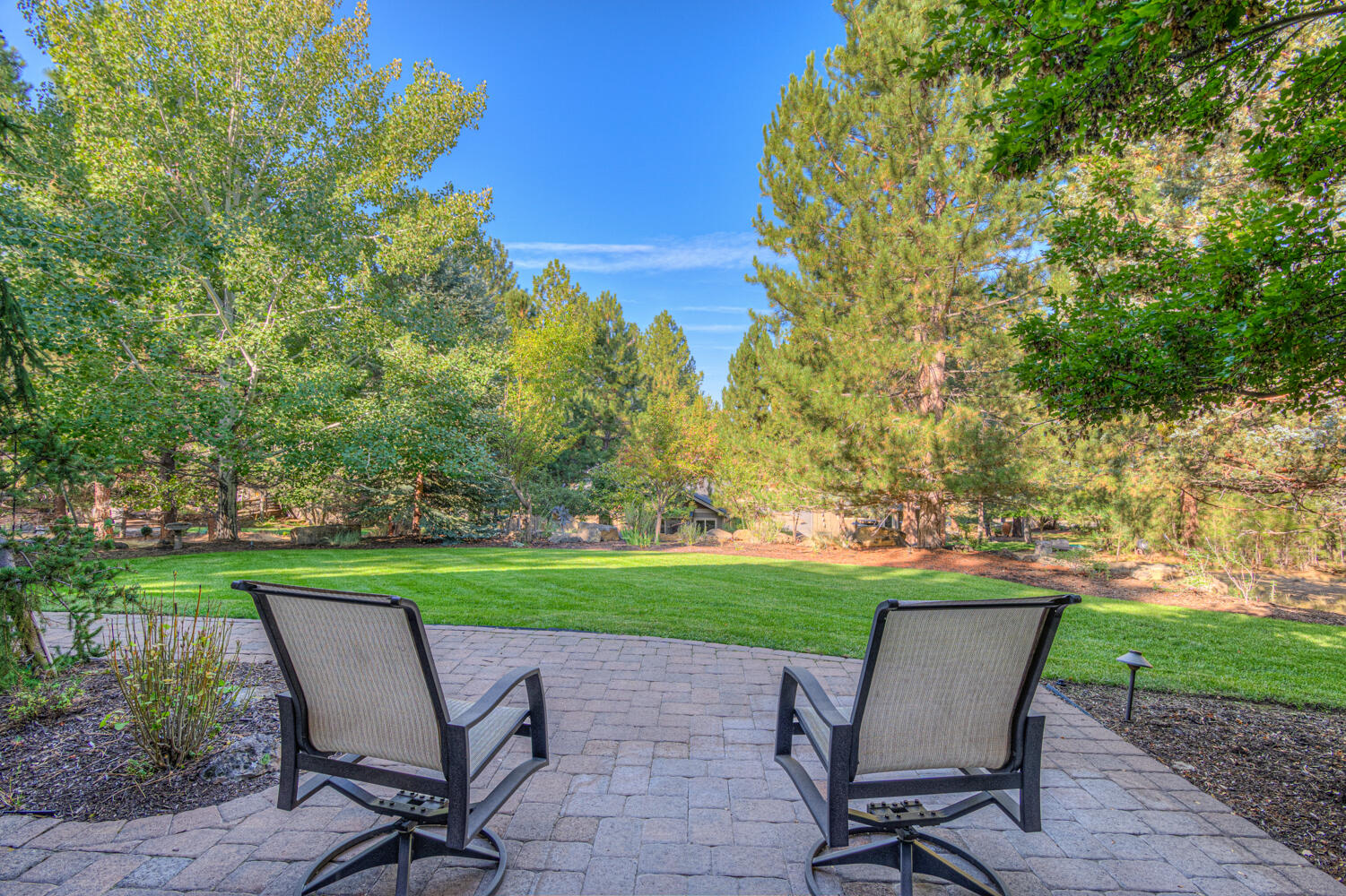 Bend, Oregon, 97703, United States, 4 Bedrooms Bedrooms, ,5 BathroomsBathrooms,Residential,For Sale,1979123