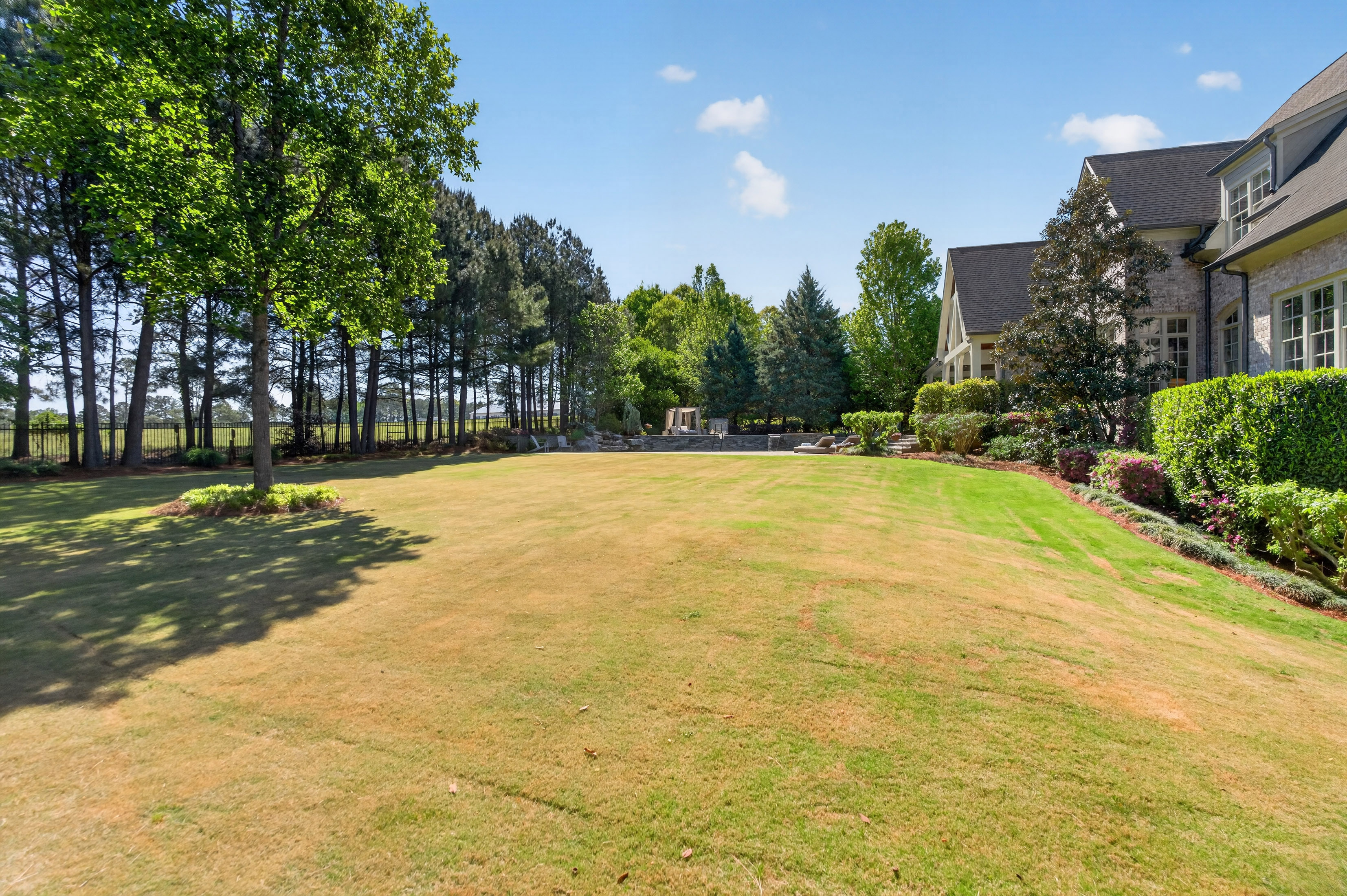  Experience Luxury in One of Georgia’s Most Prestigious Gated Golf Communities - 物件實景