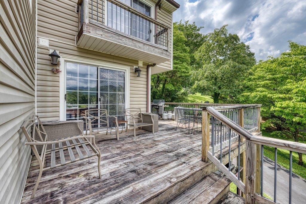 Hayesville, North Carolina, 28904, United States, 3 Bedrooms Bedrooms, ,3 BathroomsBathrooms,Residential,For Sale,1862322