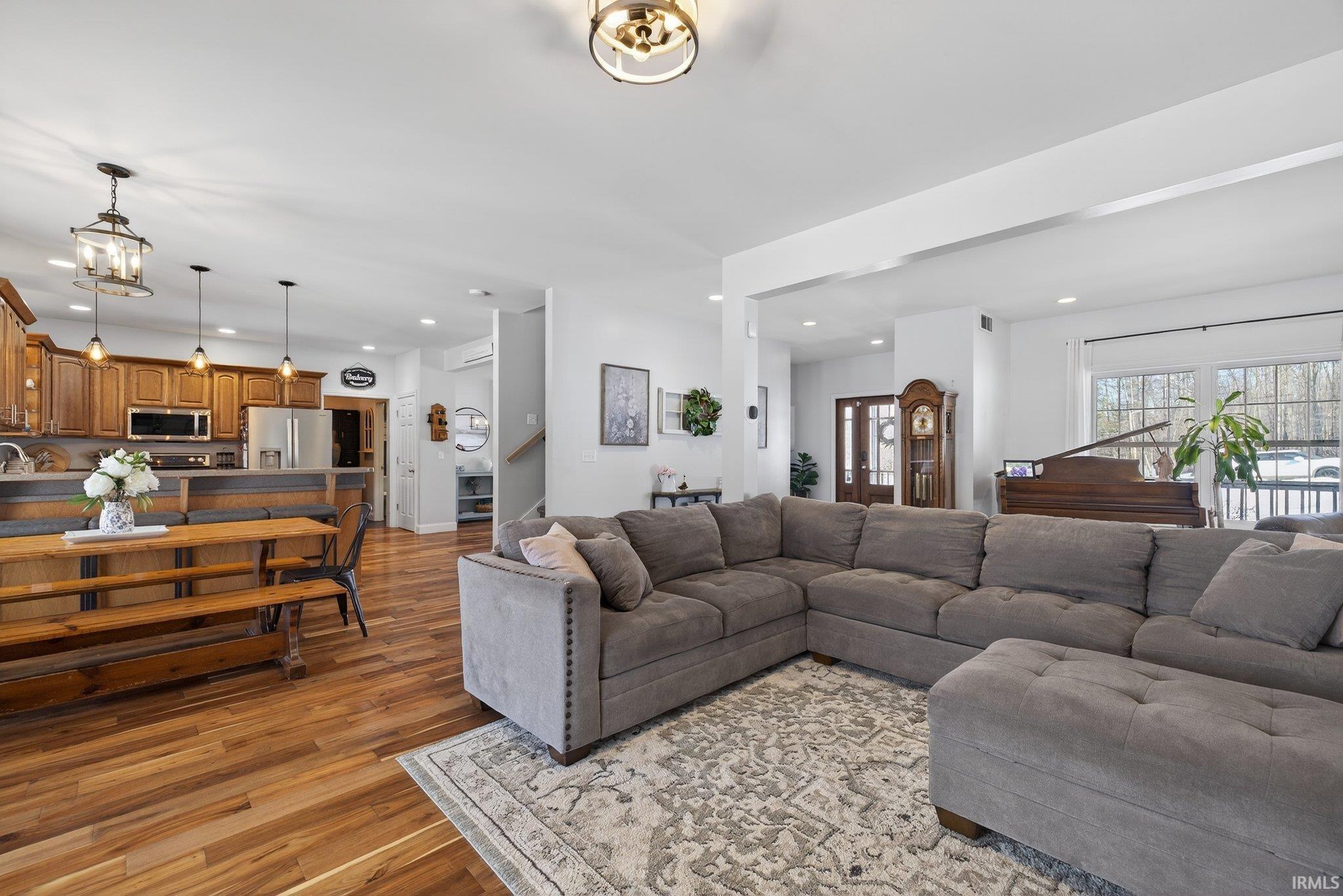 Spencer, Indiana, 47460, United States, 5 Bedrooms Bedrooms, ,4 BathroomsBathrooms,Residential,For Sale,2018633
