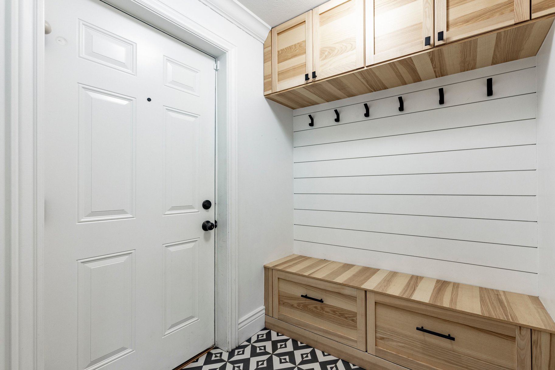  Modernized Millcreek Rambler with Open Living & Private Backyard - 物件實景