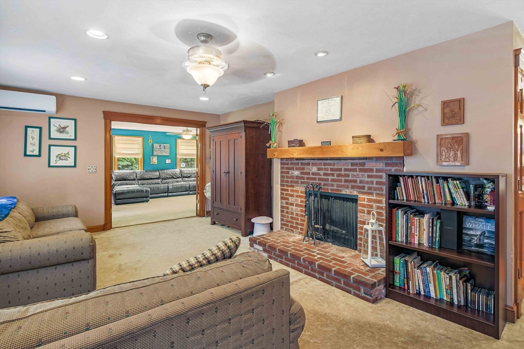 Sutton, Massachusetts, 01590, United States, 3 Bedrooms Bedrooms, ,3 BathroomsBathrooms,Residential,For Sale,1982878