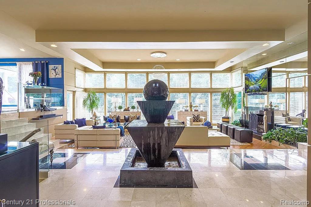 OrchardLake, Michigan, 48323, United States, 5 Bedrooms Bedrooms, ,5 BathroomsBathrooms,Residential,For Sale,1980200