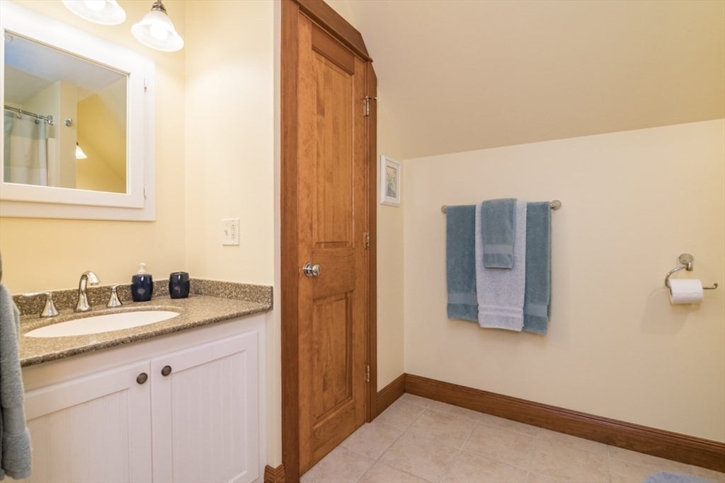 Gill, Massachusetts, 01354, United States, 4 Bedrooms Bedrooms, ,5 BathroomsBathrooms,Residential,For Sale,1848395