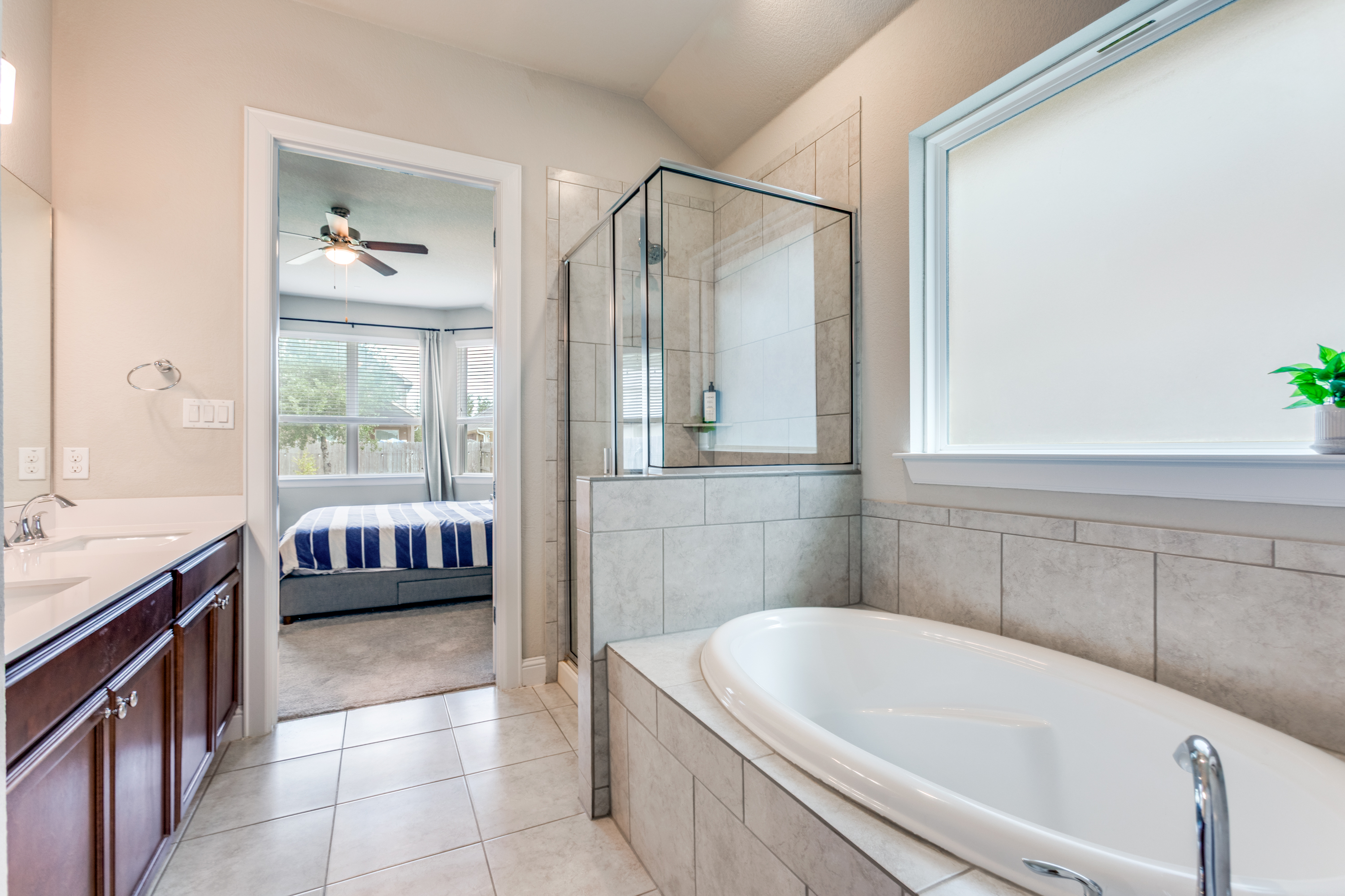  Sophisticated Open-Concept Living - 物件實景