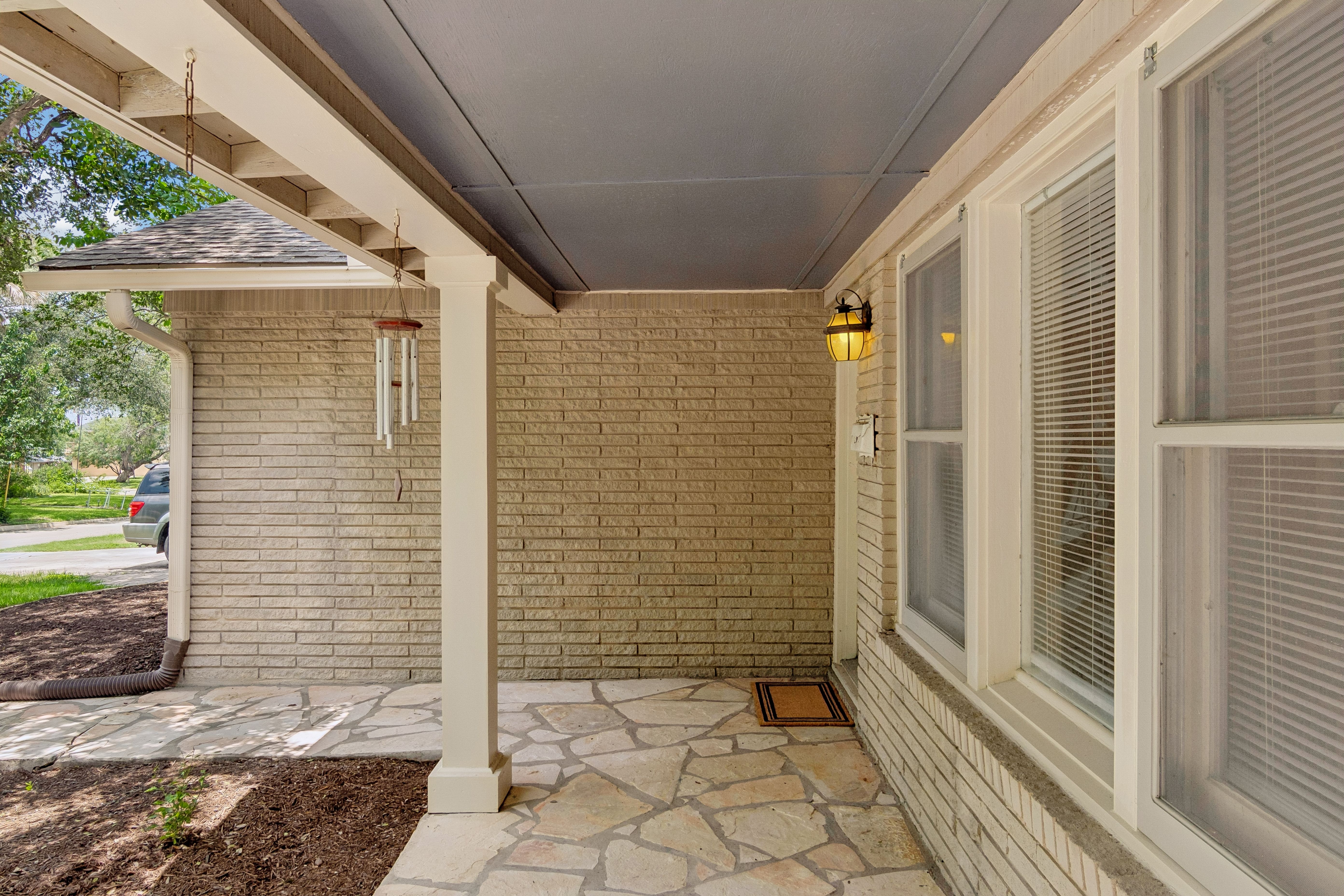  Beautifully Updated Home with Spacious Backyard - 物件實景