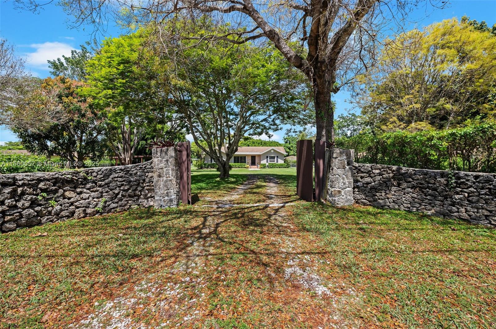 Pinecrest, Florida, 33156, United States, 2 Bedrooms Bedrooms, ,2 BathroomsBathrooms,Residential,For Sale,1885359