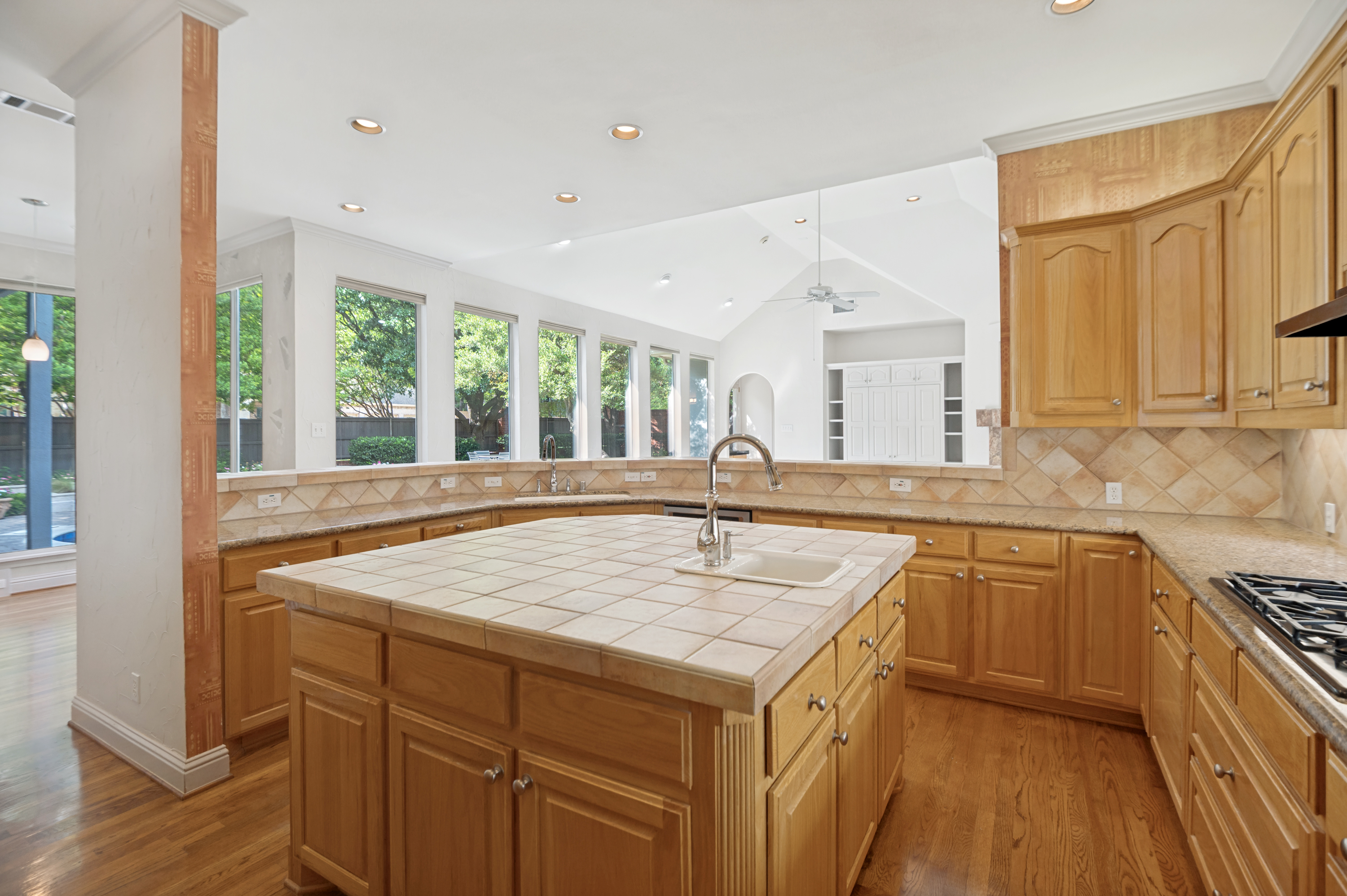  Excellent Opportunity on Edith Court in Midway Hollow - 物件實景