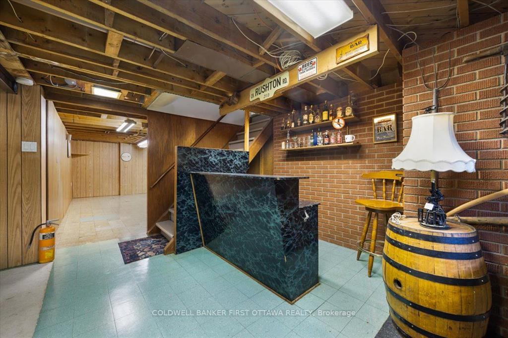 Ottawa, Ontario, K2A 1N7, CA, 3 Bedrooms Bedrooms, ,2 BathroomsBathrooms,Residential,For Sale,1924987