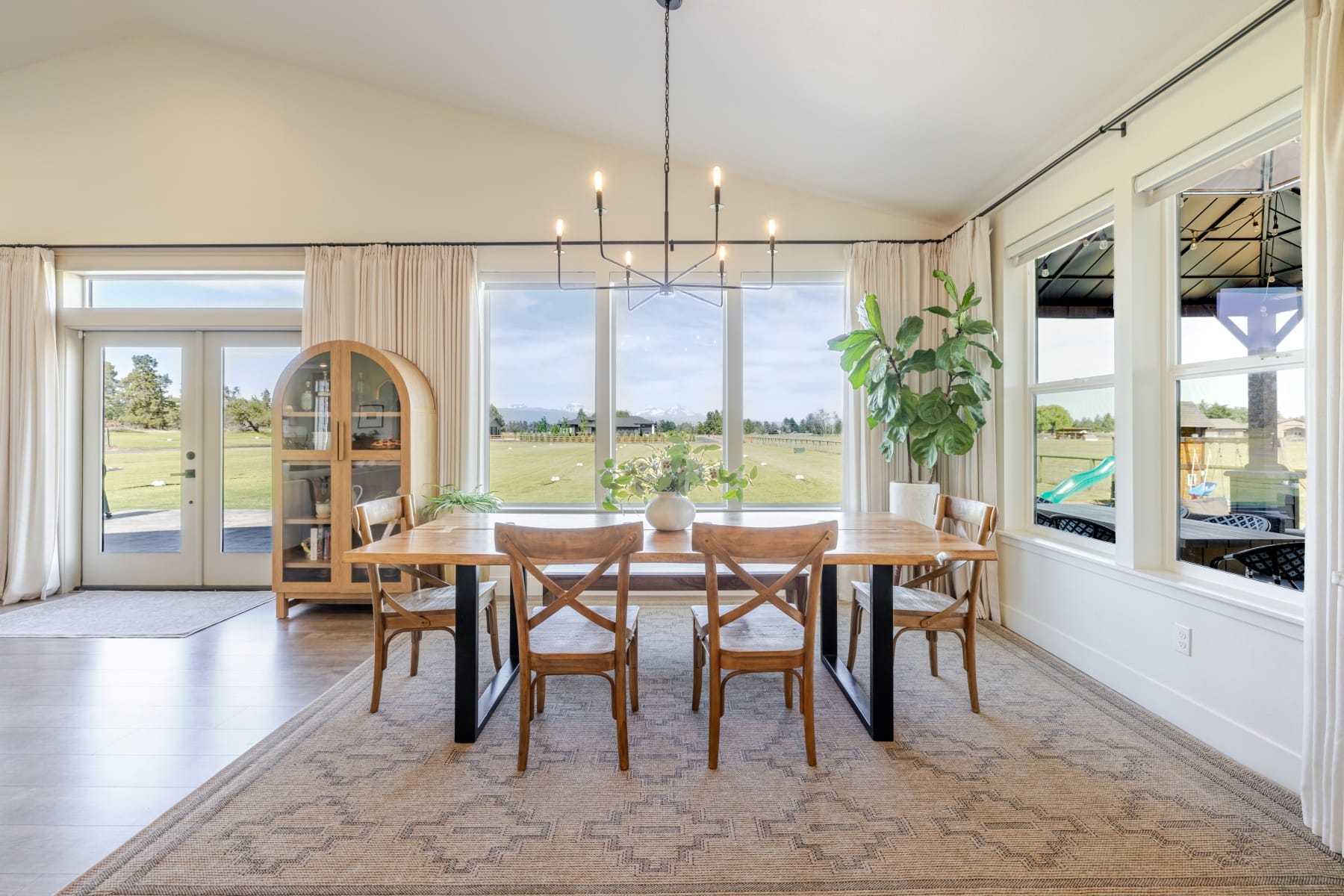  64794 Hunnell Road Bend, OR 97703 - 物件實景