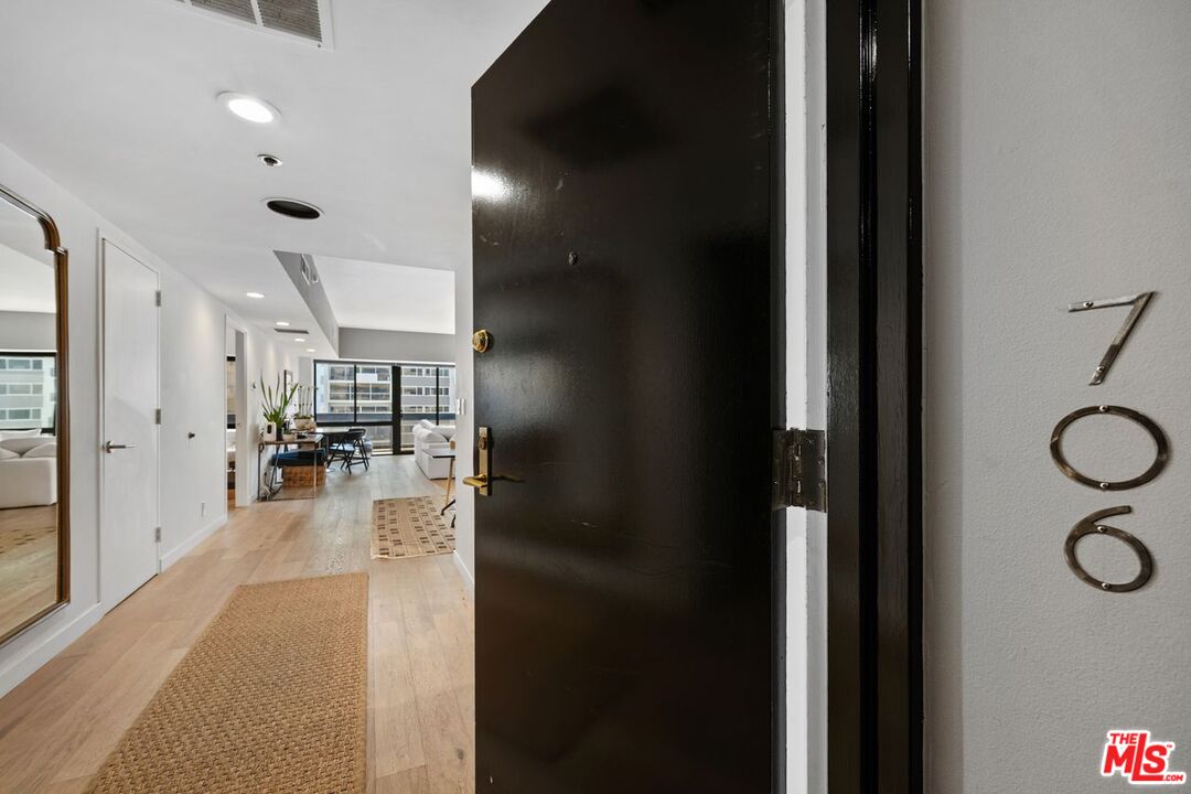 Los Angeles, California, 90024, United States, 2 Bedrooms Bedrooms, ,2 BathroomsBathrooms,Residential,For Sale,1901697