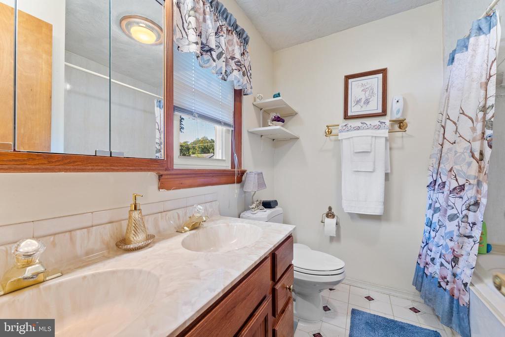 Fredericksburg, Virginia, 22407, United States, 5 Bedrooms Bedrooms, ,3 BathroomsBathrooms,Residential,For Sale,1925388