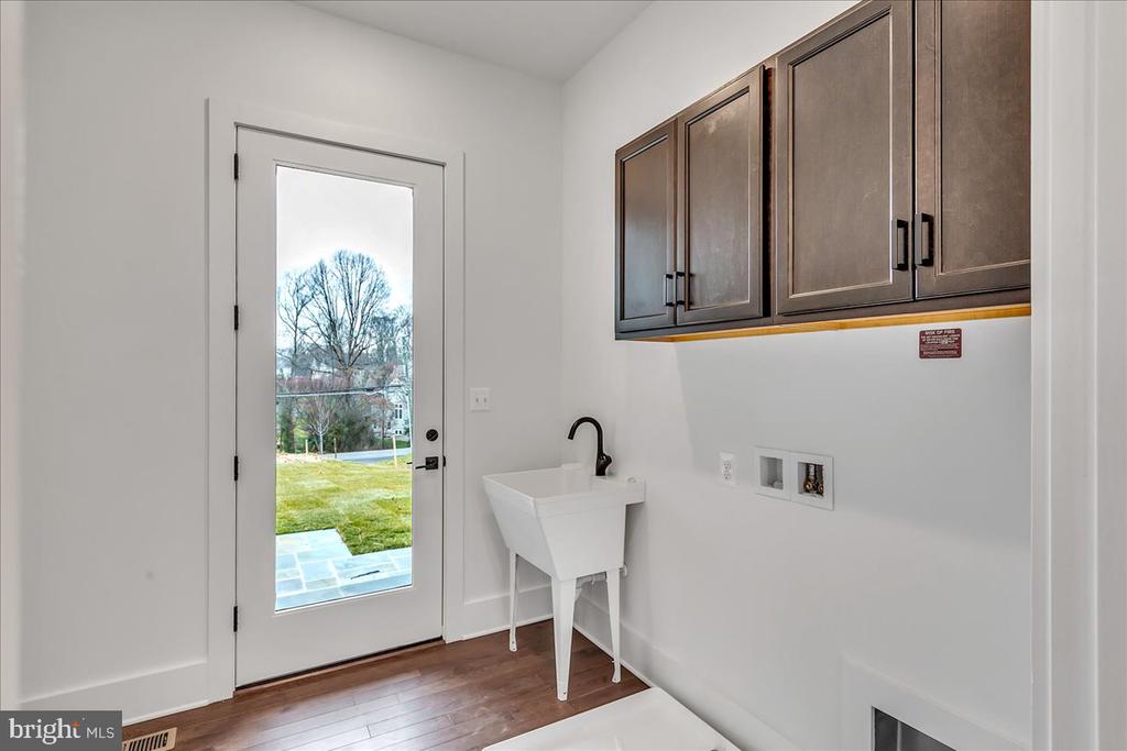 Oak Hill, Virginia, 20171, United States, 4 Bedrooms Bedrooms, ,6 BathroomsBathrooms,Residential,For Sale,2006195