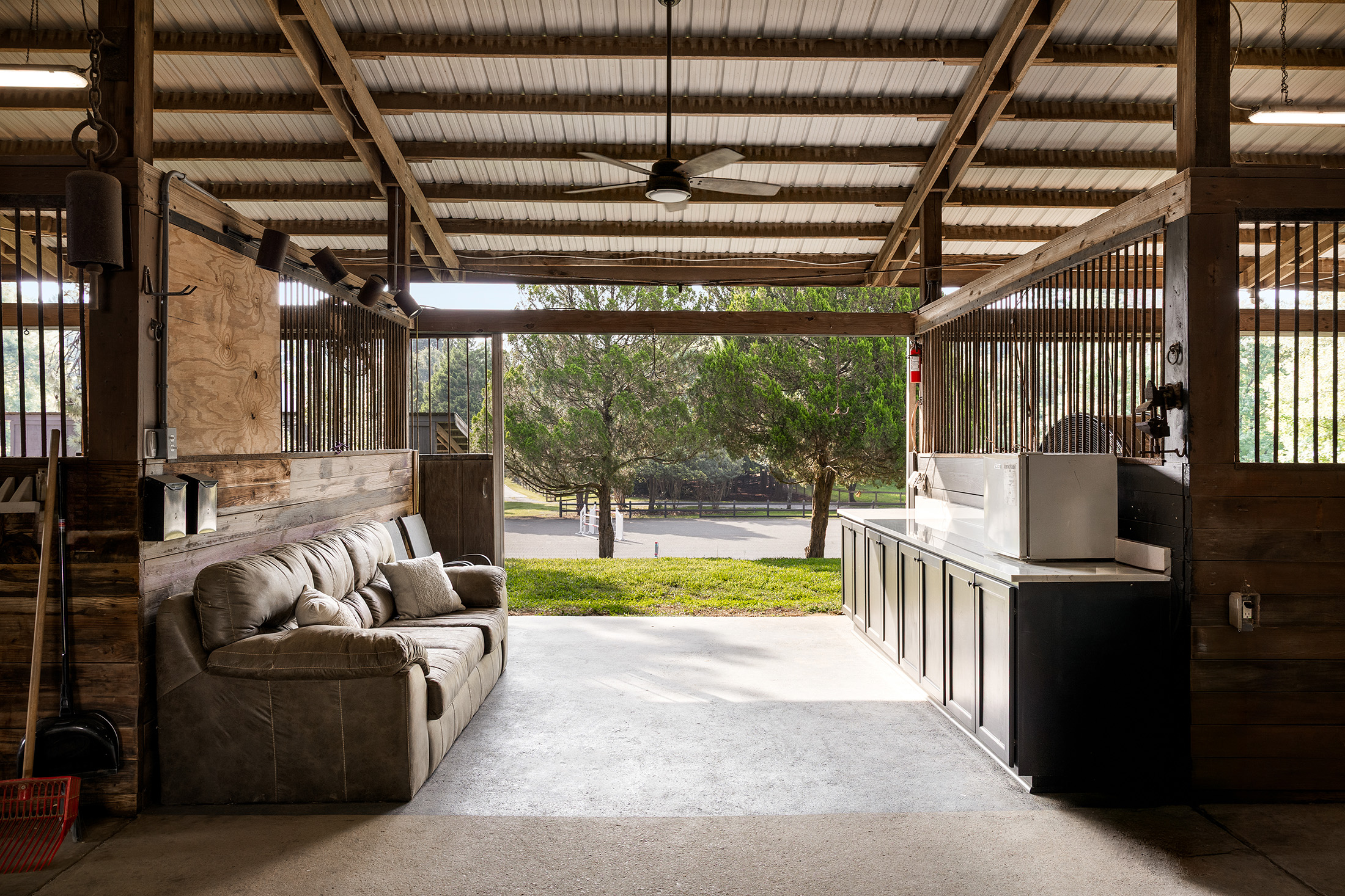  Rare Equestrian Facility with Prestigious Address - 物件實景