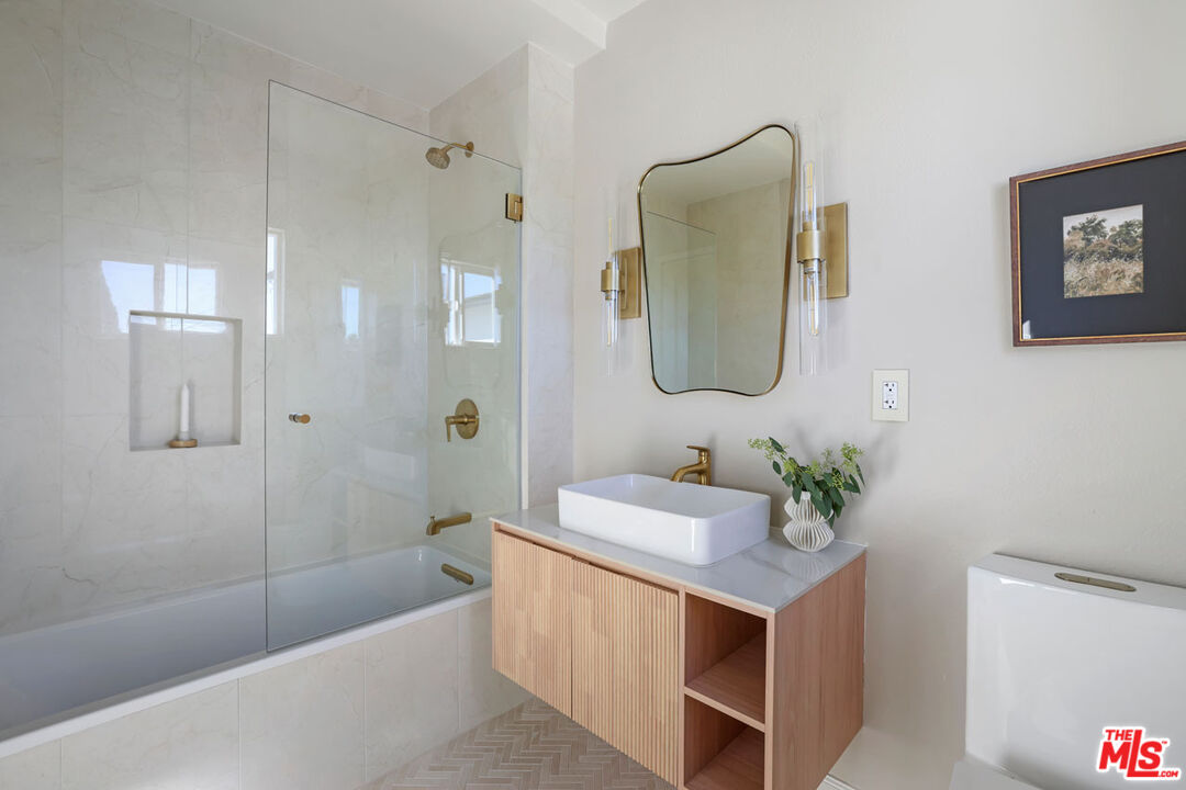 Los Angeles, California, 90065, United States, 4 Bedrooms Bedrooms, ,5 BathroomsBathrooms,Residential,For Sale,2002070