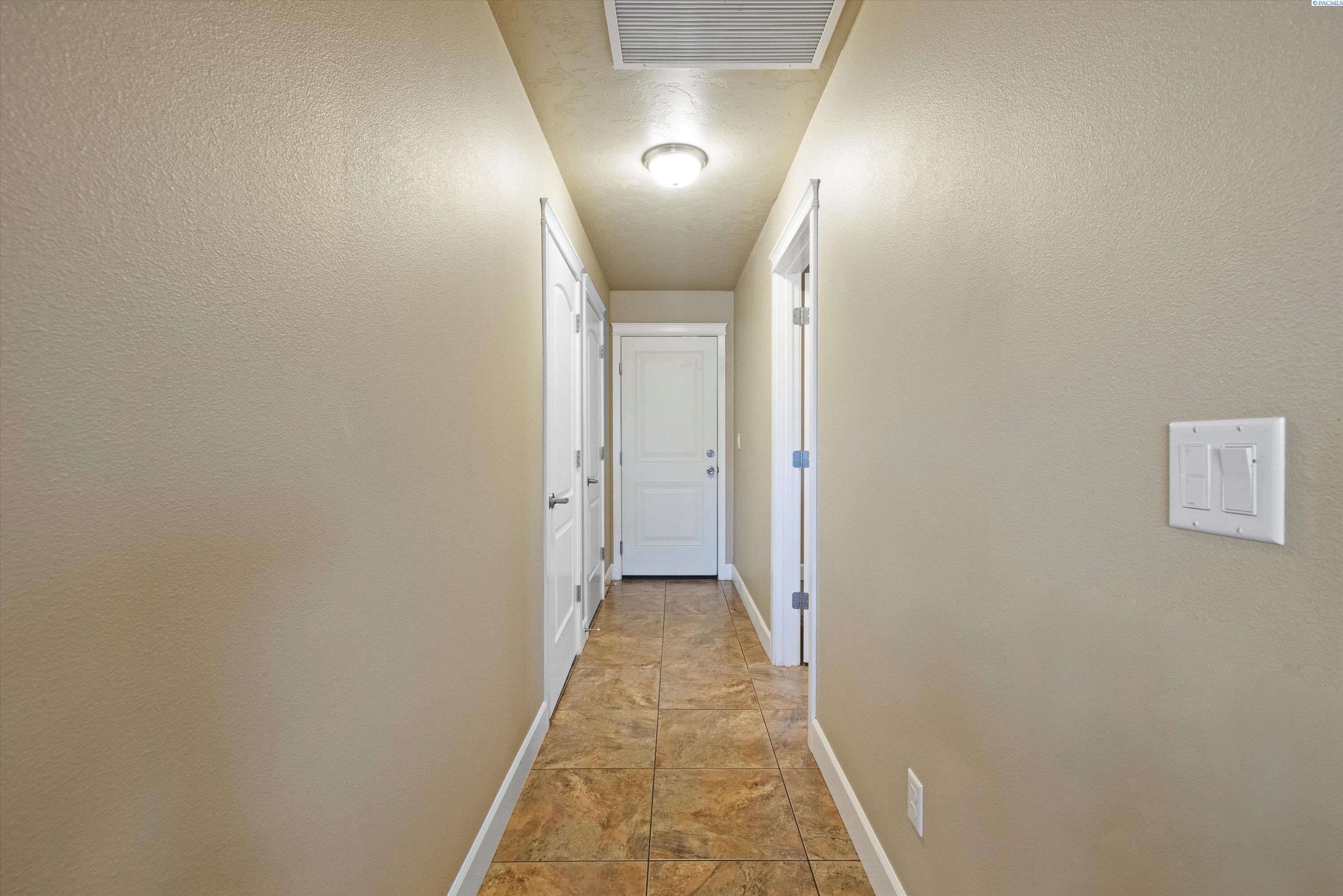 Pasco, Washington, 99301, United States, 6 Bedrooms Bedrooms, ,3 BathroomsBathrooms,Residential,For Sale,1705184