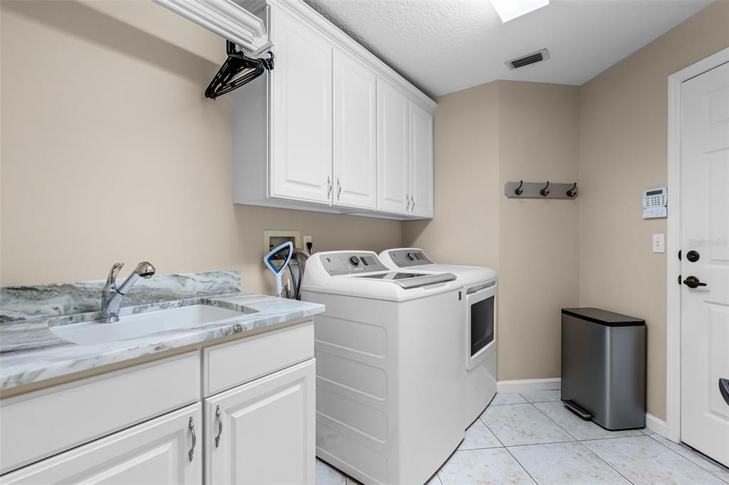 Oviedo, Florida, 32765, United States, 4 Bedrooms Bedrooms, ,3 BathroomsBathrooms,Residential,For Sale,1849988