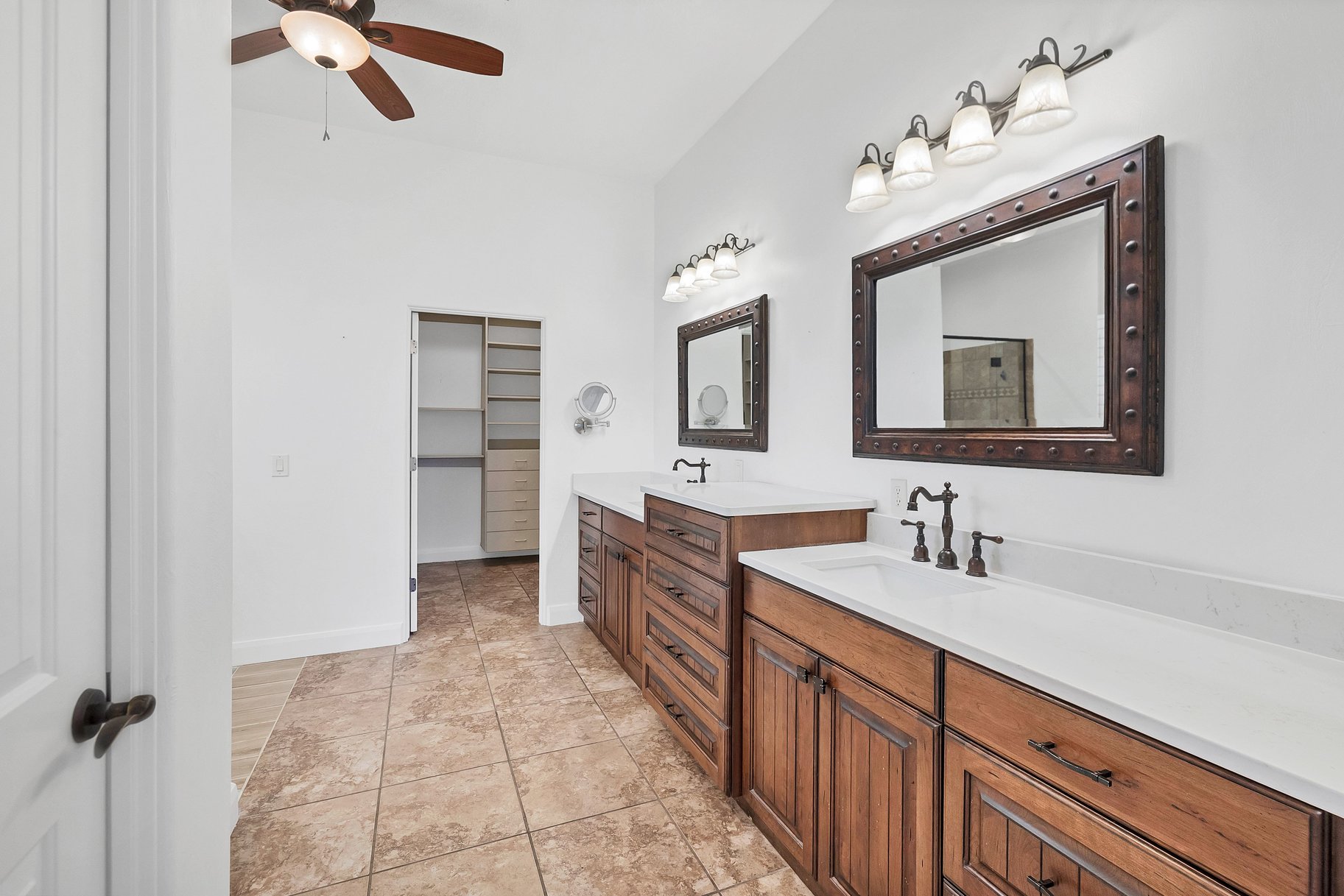  Indoor-Outdoor Living With Privacy, Space & Style In Washington Fields - 物件實景