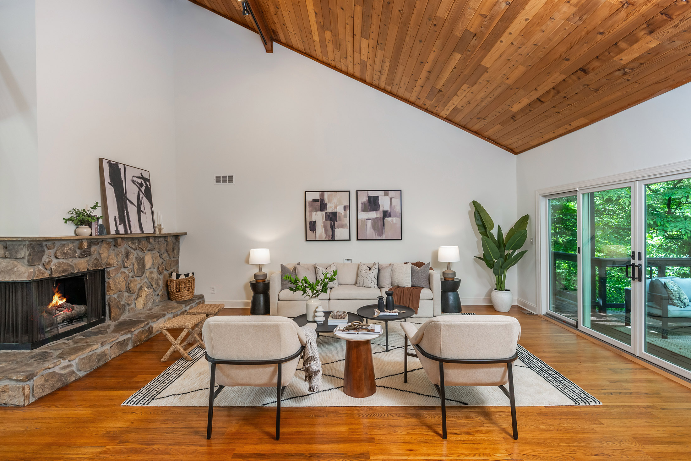  Thoughtfully Renovated Contemporary Home - 物件實景