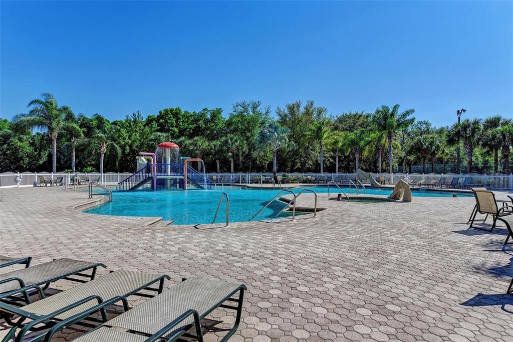 Bradenton, Florida, 34212, United States, 2 Bedrooms Bedrooms, ,2 BathroomsBathrooms,Residential,For Sale,1891618