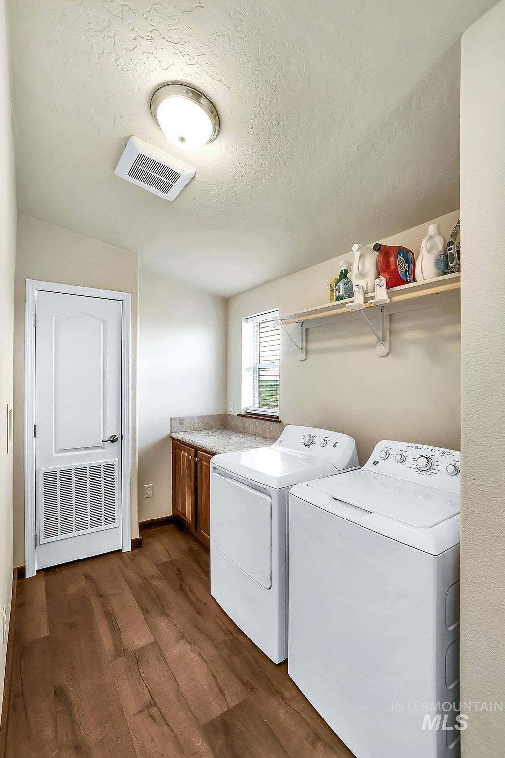 Donnelly, Idaho, 83615, United States, 3 Bedrooms Bedrooms, ,2 BathroomsBathrooms,Residential,For Sale,1982095