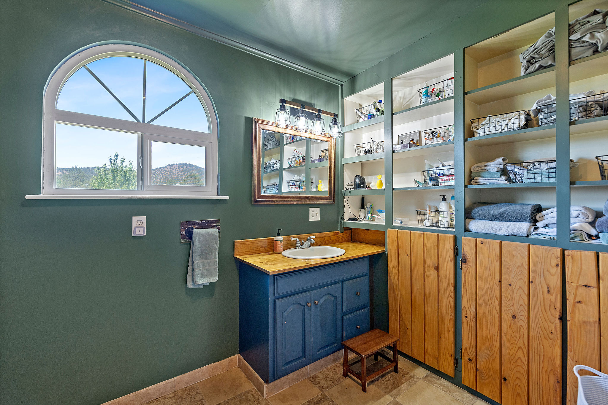 Prineville, Oregon, 97754, United States, 3 Bedrooms Bedrooms, ,2 BathroomsBathrooms,Residential,For Sale,1865780