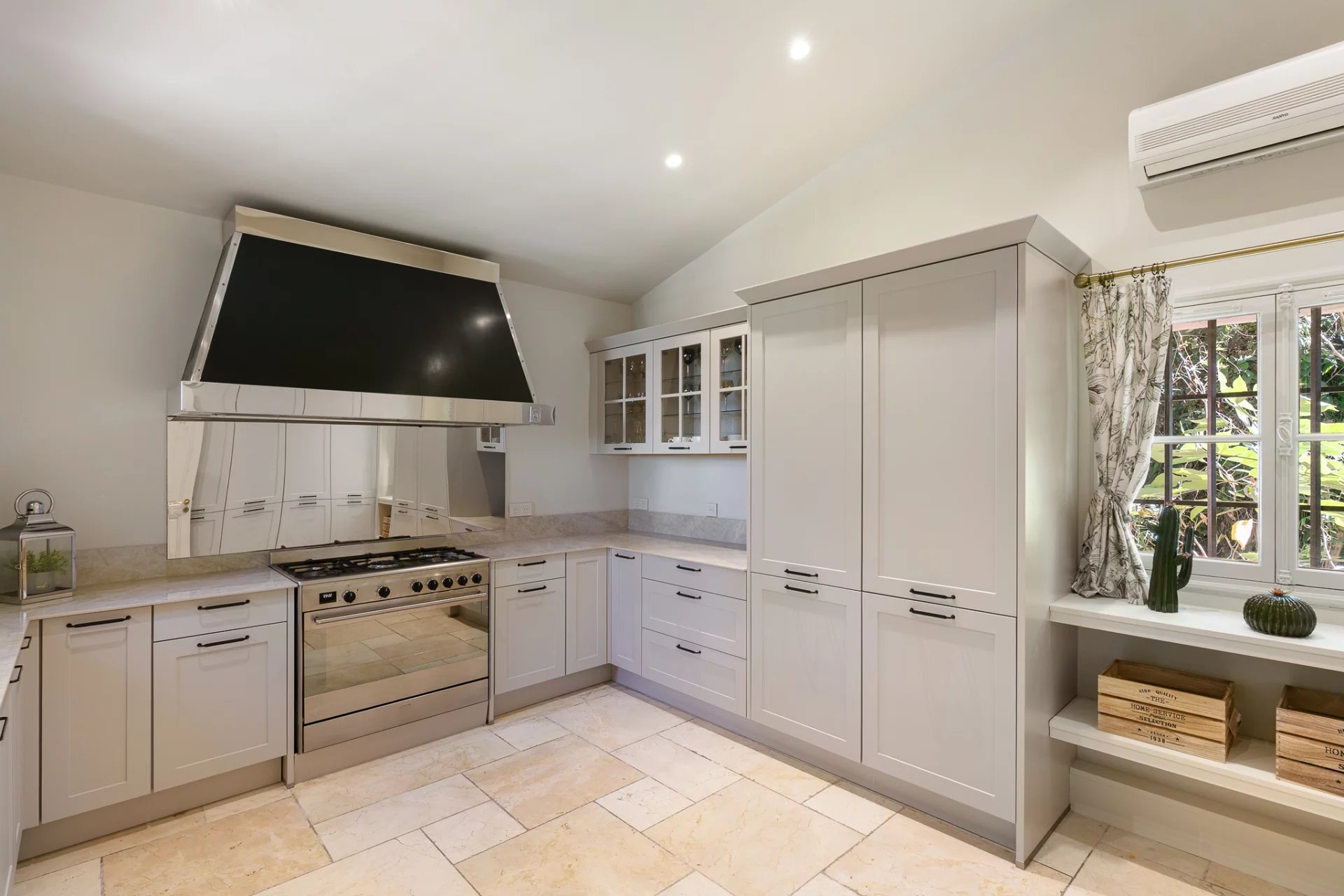 Antibes, Provence-Alpes-Côte d’Azur, 06600, FR, 6 Bedrooms Bedrooms, ,Residential,For Sale,1986252