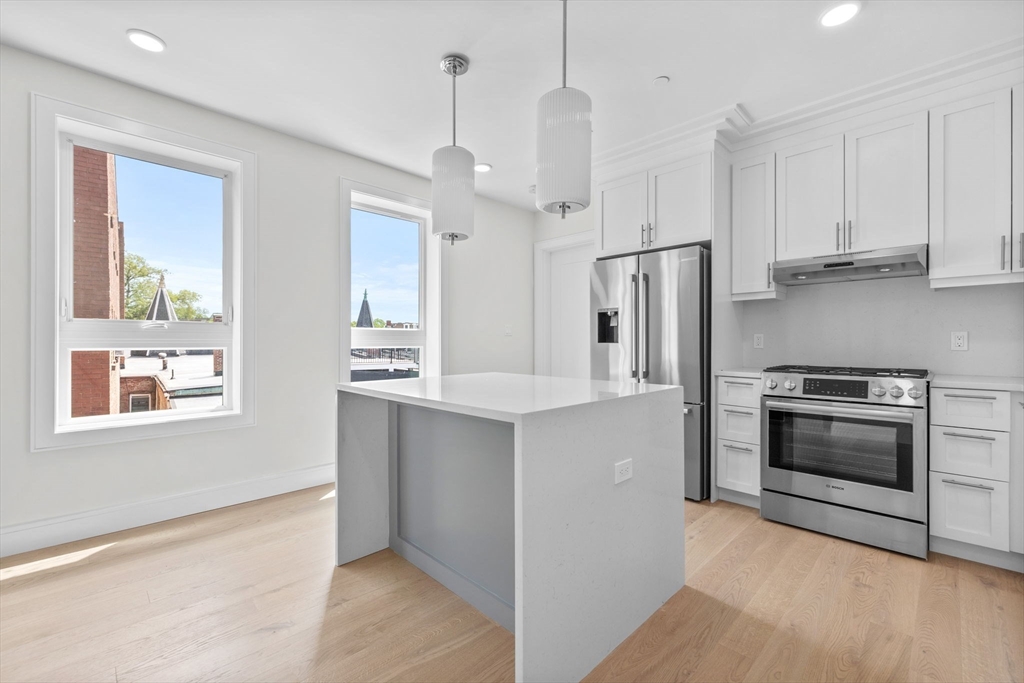 Boston, Massachusetts, 02128, United States, 2 Bedrooms Bedrooms, ,2 BathroomsBathrooms,Residential,For Sale,1942738