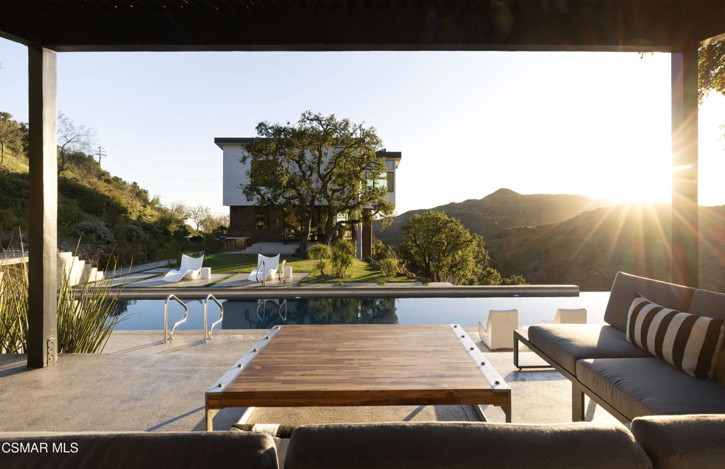 Malibu, California, 90265, United States, 4 Bedrooms Bedrooms, ,3 BathroomsBathrooms,Residential,For Sale,1732105