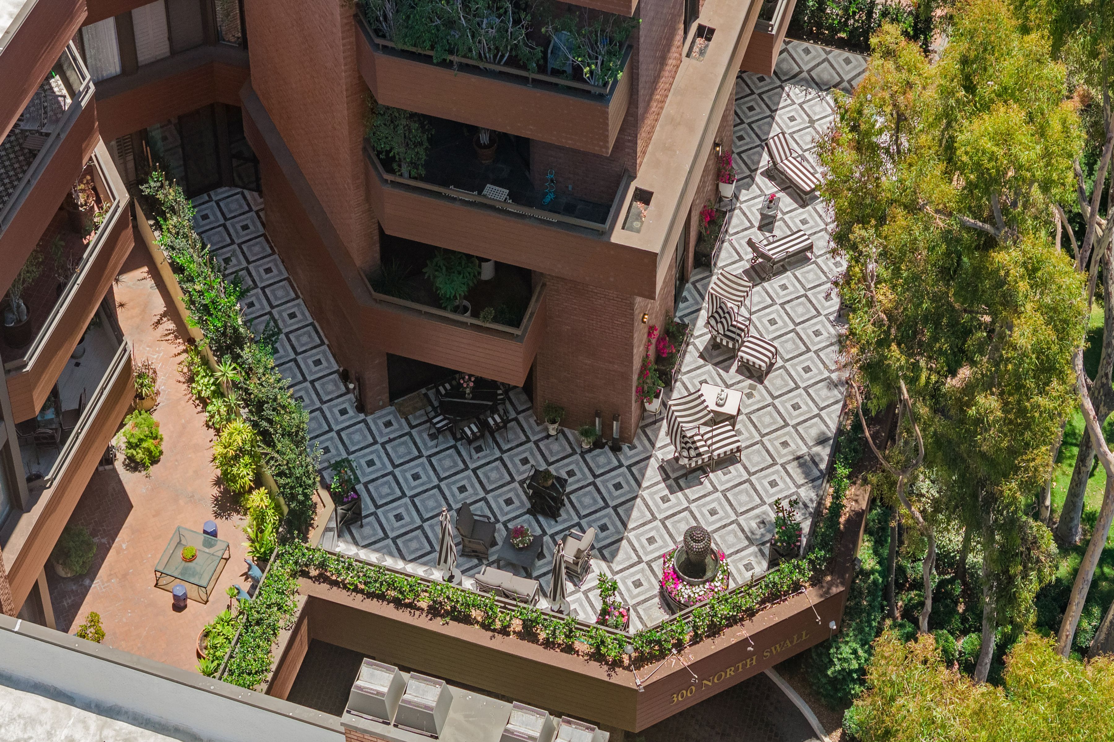  300 North Swall Drive - 物件實景