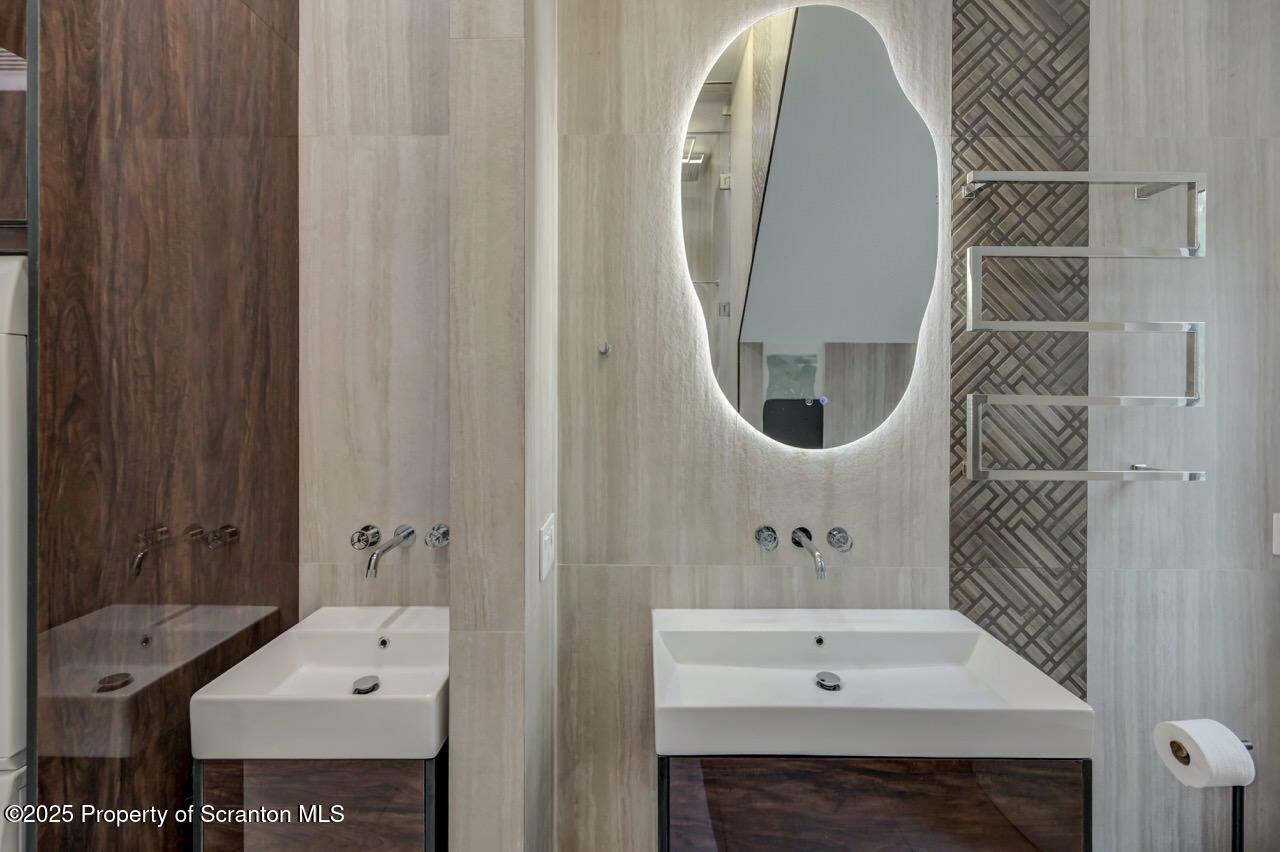 Bear Creek, Pennsylvania, 18602, United States, 4 Bedrooms Bedrooms, ,3 BathroomsBathrooms,Residential,For Sale,2002172