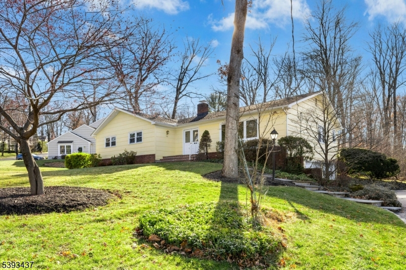 Berkeley Heights Twp., New Jersey, 07922, United States, 4 Bedrooms Bedrooms, ,2 BathroomsBathrooms,Residential,For Sale,2003400