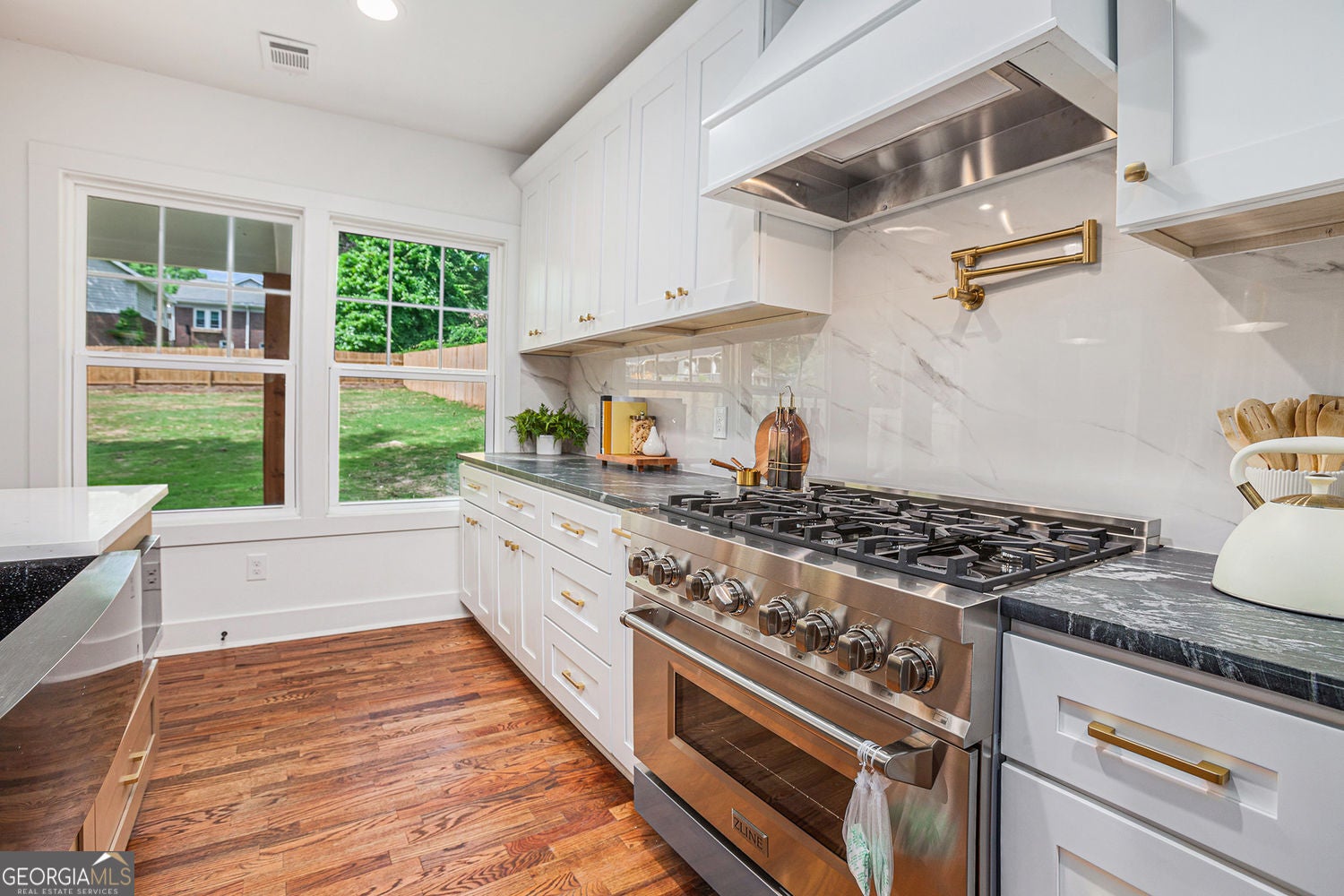 Atlanta, Georgia, 30310, United States, 4 Bedrooms Bedrooms, ,4 BathroomsBathrooms,Residential,For Sale,1893275