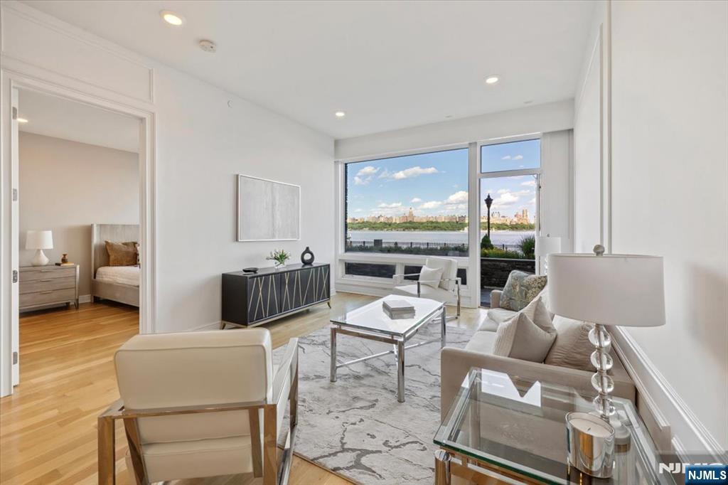 Edgewater, New Jersey, 07020, United States, 2 Bedrooms Bedrooms, ,2 BathroomsBathrooms,Residential,For Sale,1849063