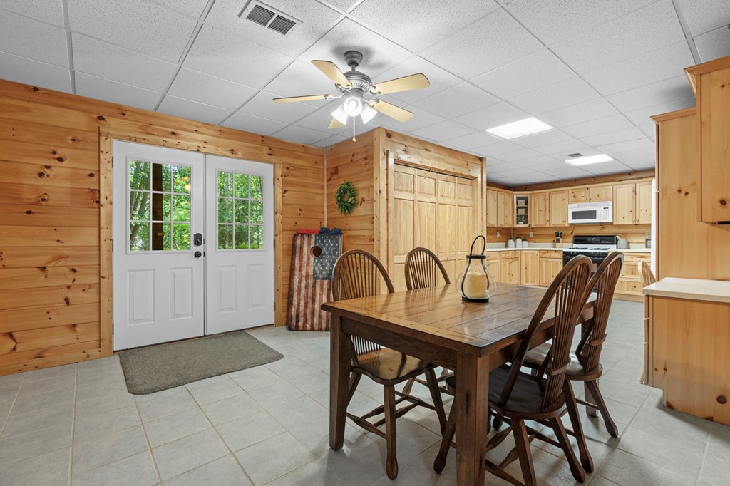 Blue Ridge, Georgia, 30513, United States, 3 Bedrooms Bedrooms, ,3 BathroomsBathrooms,Residential,For Sale,1980618