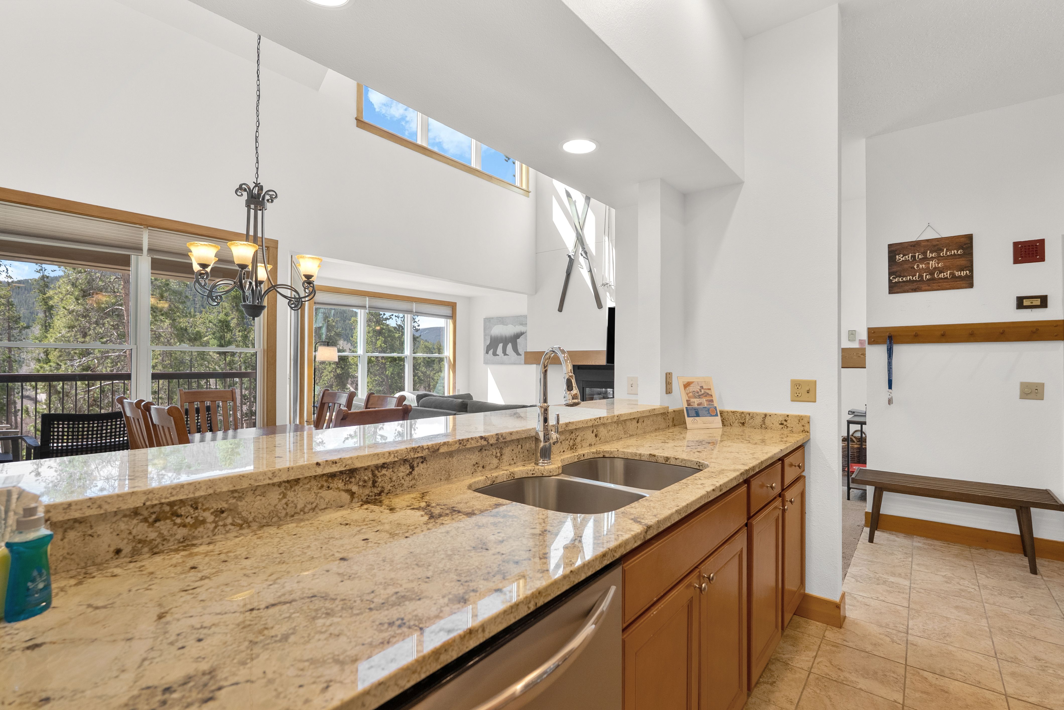  A Spacious and Light-filled Mountain Retreat - 物件實景