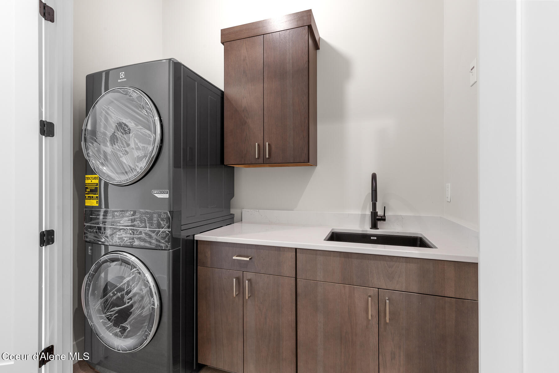 Coeur d'Alene, Idaho, 83815, United States, 2 Bedrooms Bedrooms, ,Residential,For Sale,1984255