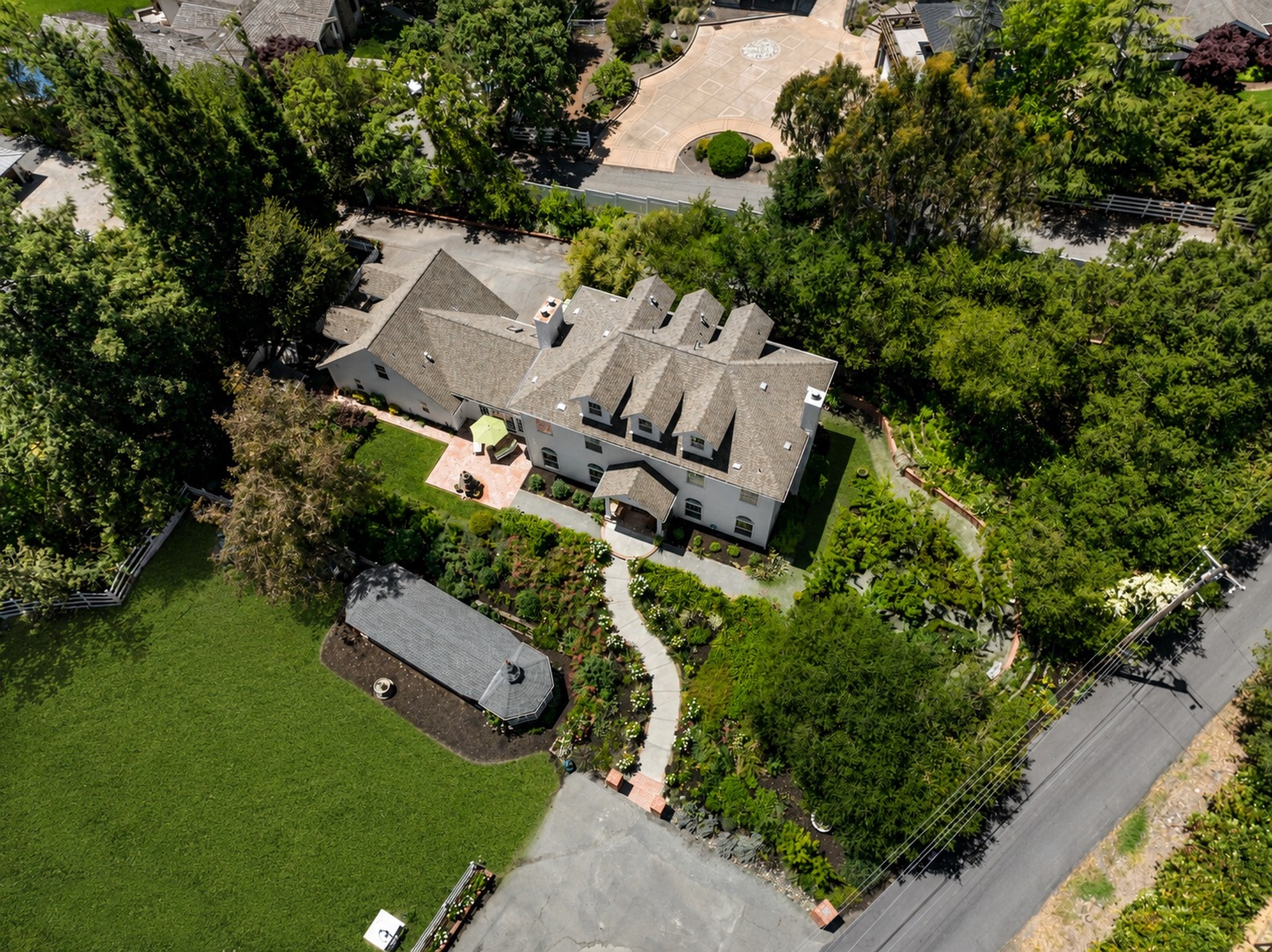  Grand Georgia Colonial Estate with Luxurious Designer Finishes - 物件實景